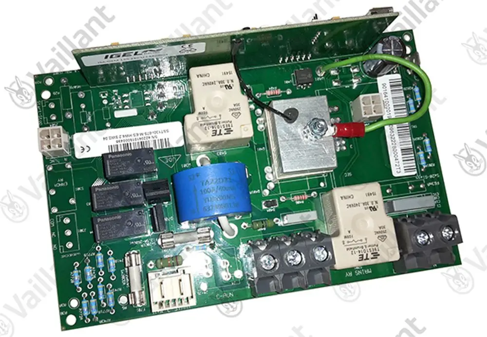 Leiterplatte von Vaillant mit verschiedenen elektrischen Komponenten, Relais und einem Transformator, in einem kompakten Design für den Einsatz in Heizsystemen.